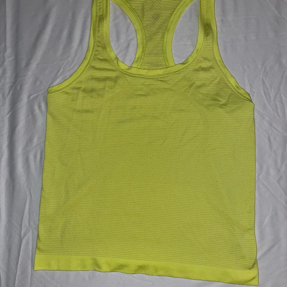 Lululemon Swiftly Tech Race Length Yellow Racerback Tank Top in Women’s Size 6 - Picture 5 of 7